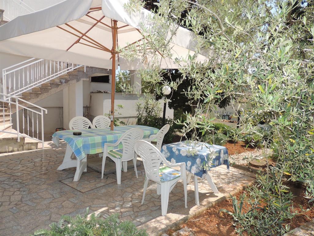Apartments Vlatko Krk Town Exterior photo
