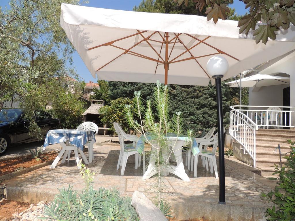 Apartments Vlatko Krk Town Exterior photo