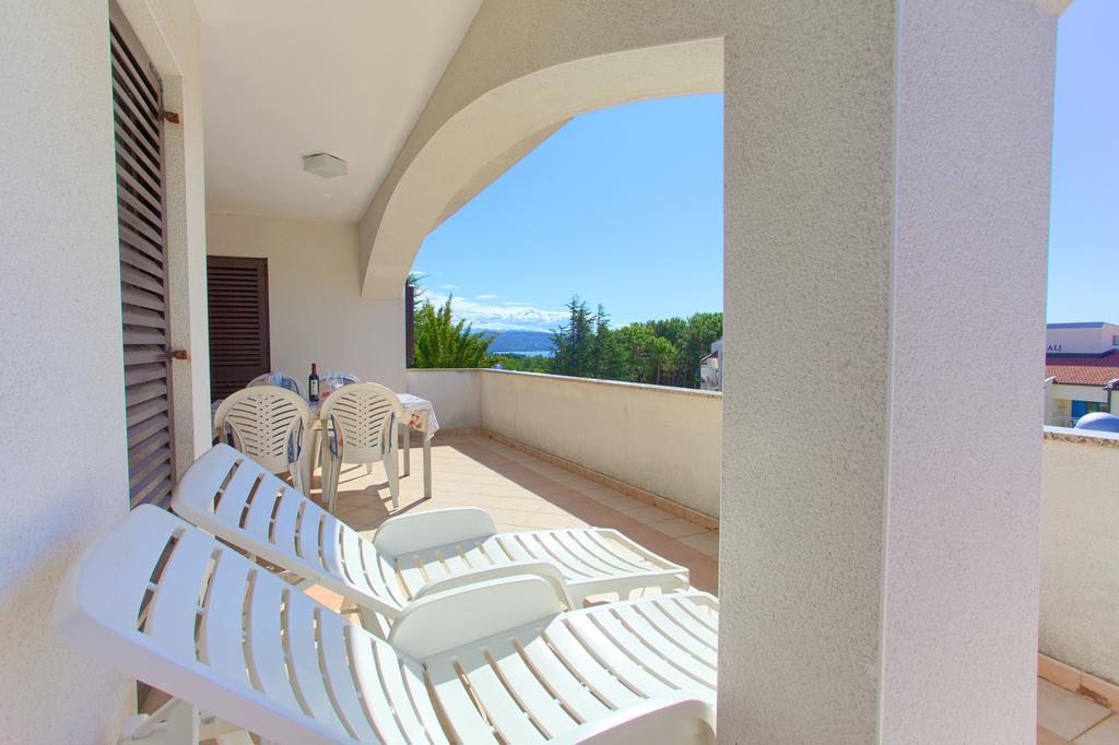 Apartments Vlatko Krk Town Exterior photo