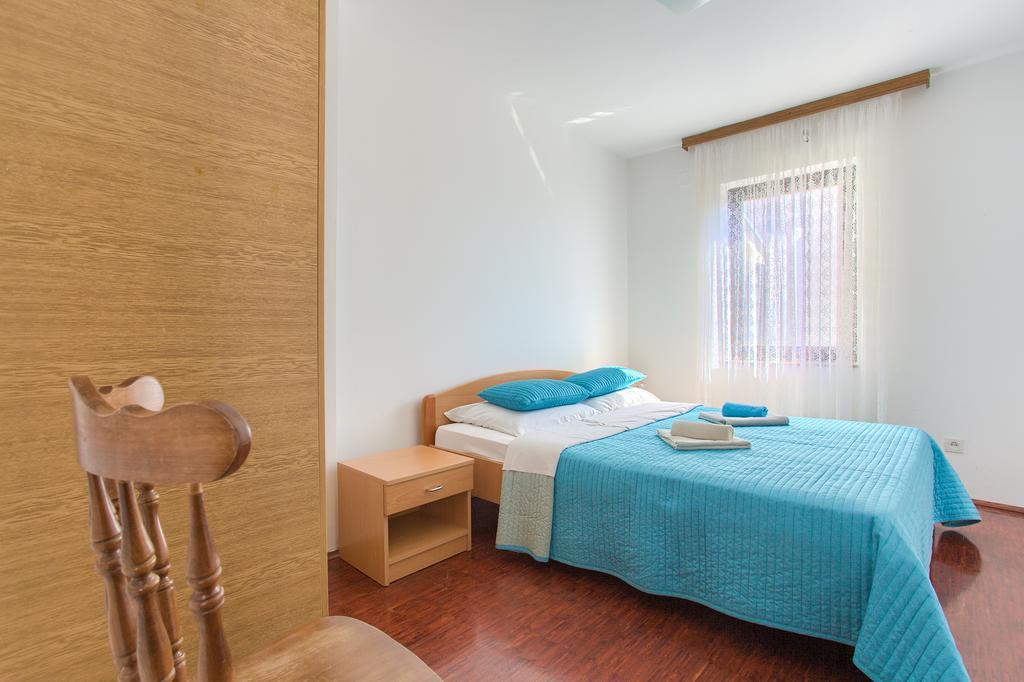 Apartments Vlatko Krk Town Exterior photo