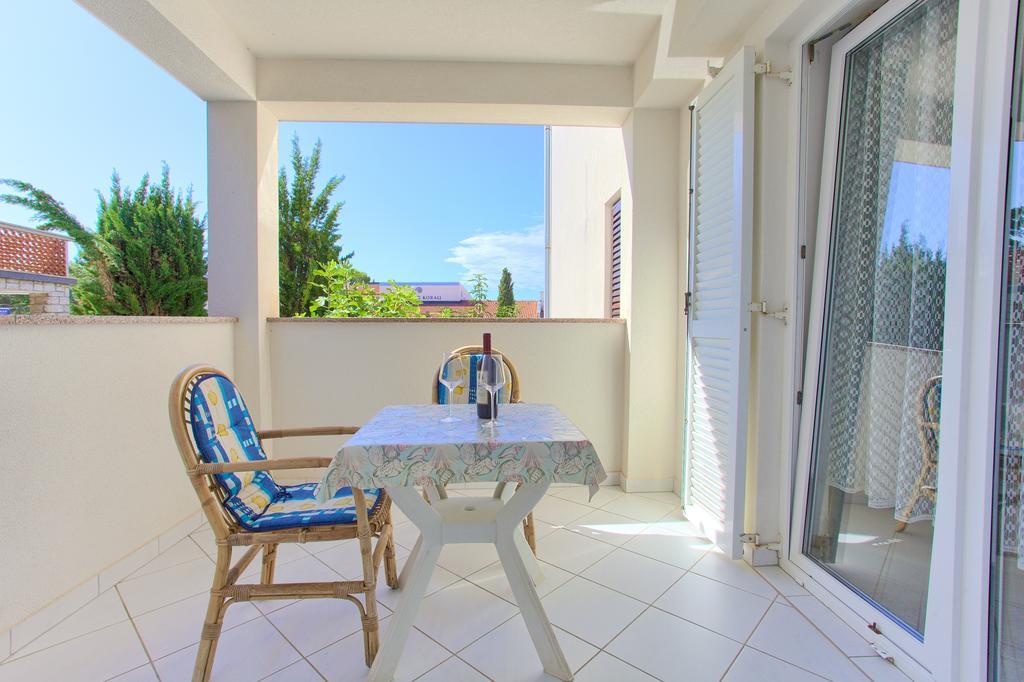 Apartments Vlatko Krk Town Exterior photo