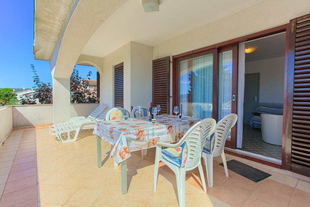 Apartments Vlatko Krk Town Exterior photo