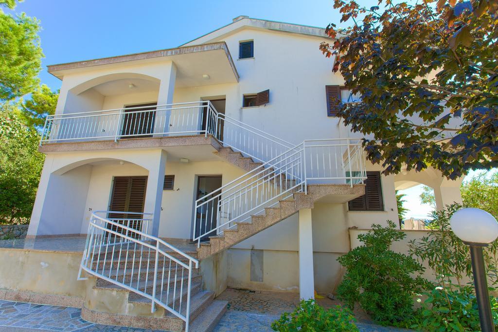 Apartments Vlatko Krk Town Exterior photo