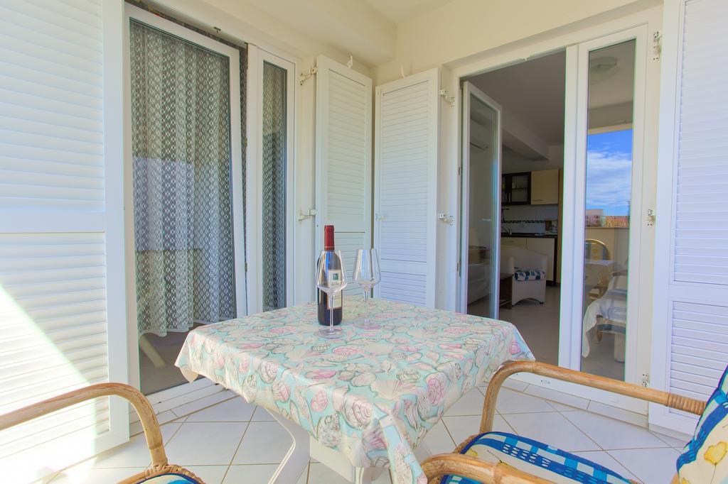 Apartments Vlatko Krk Town Exterior photo