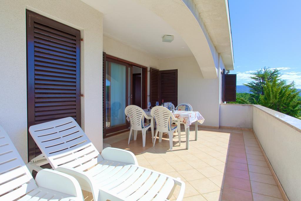 Apartments Vlatko Krk Town Exterior photo