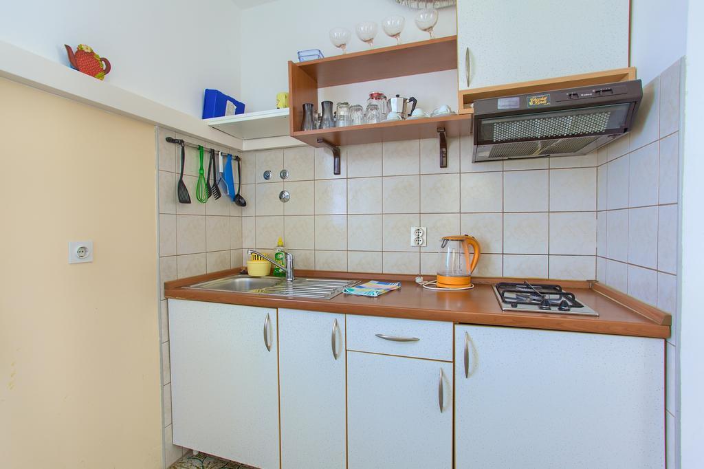Apartments Vlatko Krk Town Exterior photo